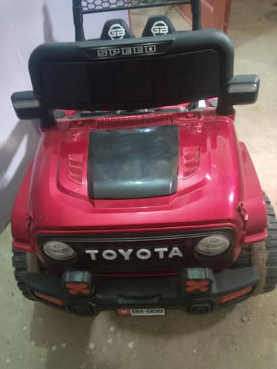 I am selling Lock like new brand electric jeep  10/10 condition