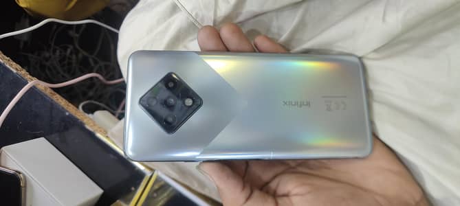 8/128 android version 10