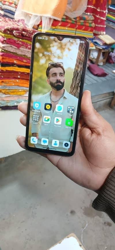 realme note 60 4+128 diba charge sat he one hand ues