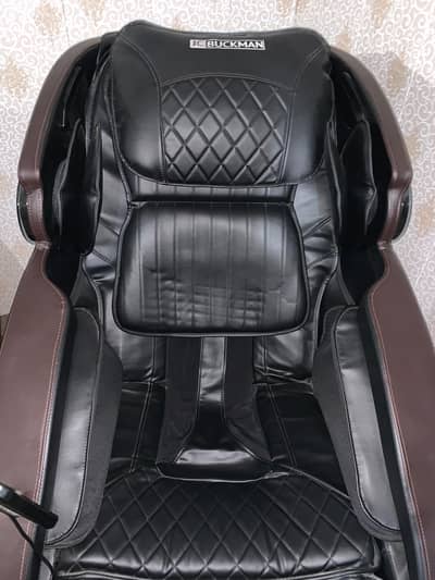 JC BUCKMAN IndulgeUs Full Body Massage Chair