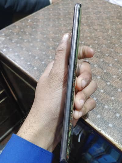 8/256  with box charge nahi ha Front camera KY paass black dout ha