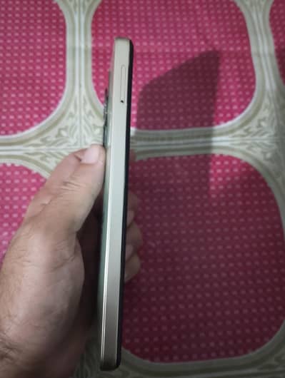 4+ 4 128 gb condtions 10 ;by 10 ha box nhe ha