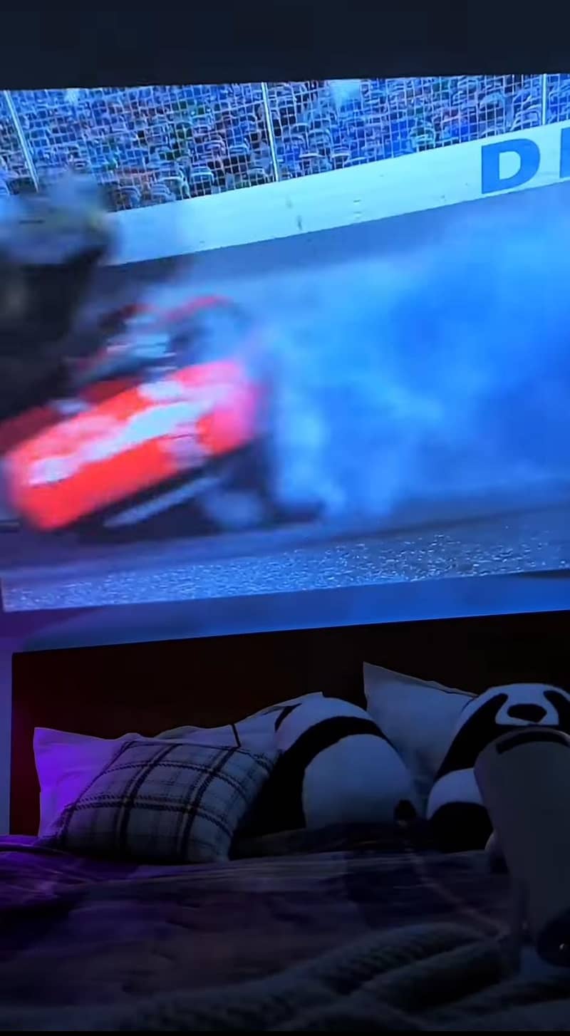 HY300 PRO PLUS ANDROID PROJECTOR 3