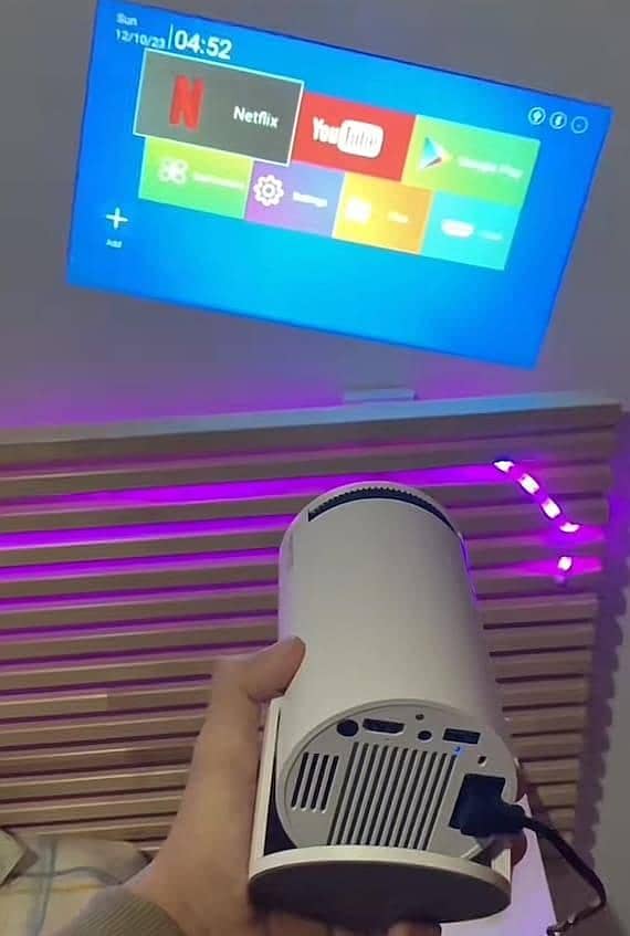 HY300 PRO PLUS ANDROID PROJECTOR 4