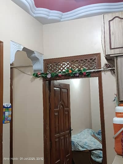 Corner 80 Sq Yard Single Storey Leased House For Sale