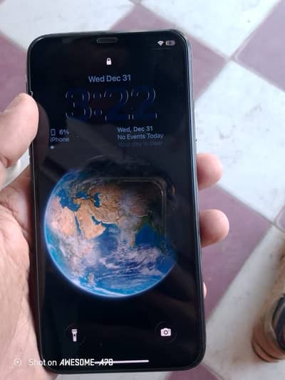 iPhone 11 Pro Max scratch less