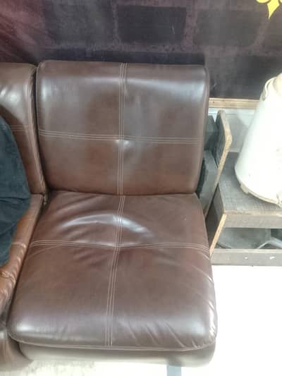 I am selling sofa set five seater