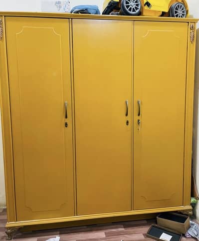 King Size Bed with Large Wardrobe – Well Maintained