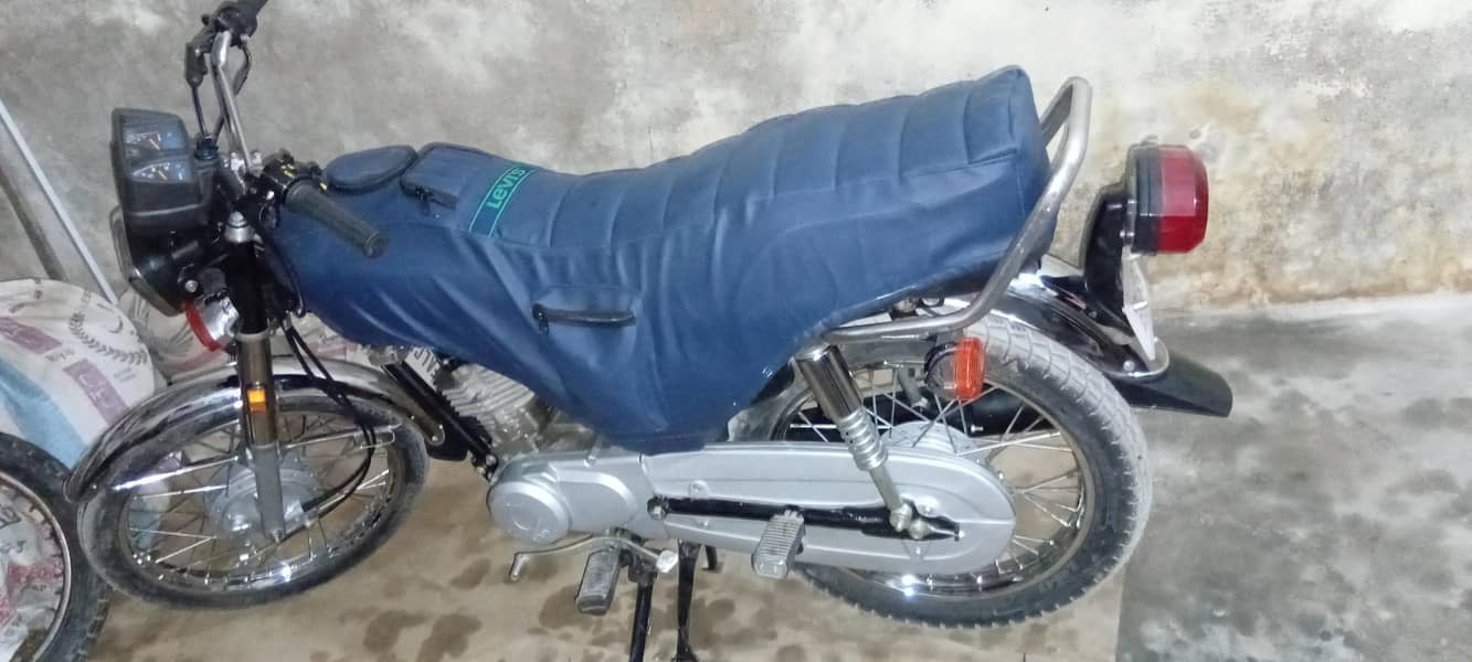 UNIQUE 125CC MODEL 2016 3