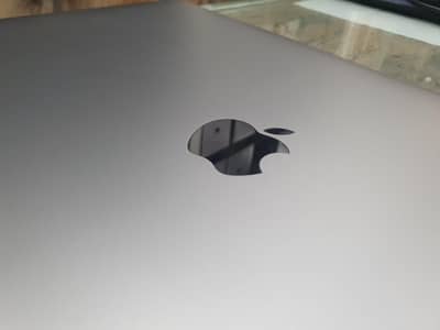 Apple MacBook Pro 16 A2141 CTO - 9th Gen Intel Core i7