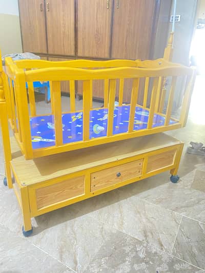 baby cot (wooden)