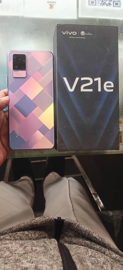 Vivo v21e 8+4+128gb Sath box ha chgar nhi ha