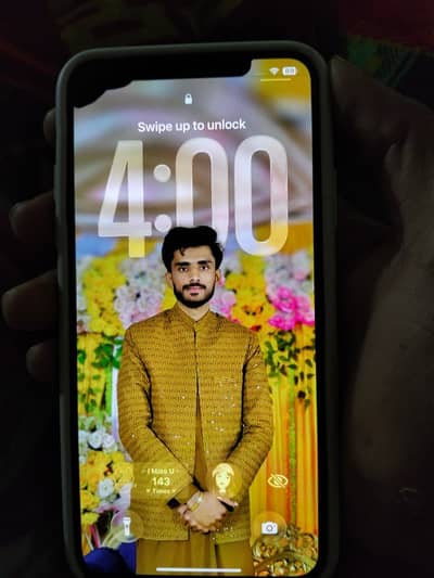 Iphone 11PM 256 waterpack sirf Corner mein Black Dot hai