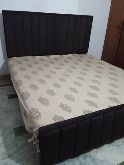 bed side table in new condition