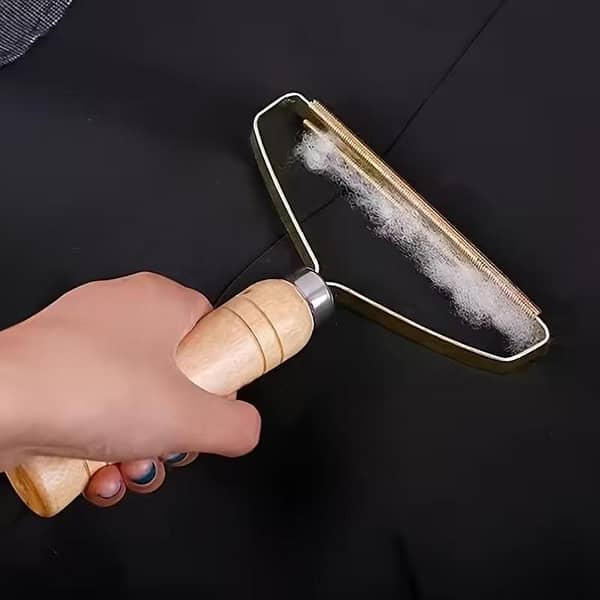 Double-Sided Portable Hair Remover by [Brand Name] - Wooden Handle, Ideal for Sweaters, Coats, and Pet Hair