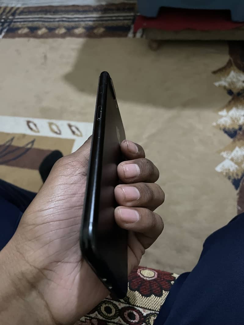 Apple iPhone 7 Plus 1