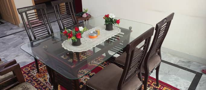 I'm selling my dining table in a good condition