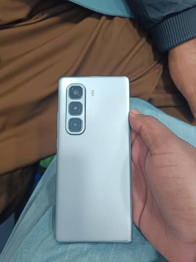 urgent sale all ok condition 10/10 with box and charger