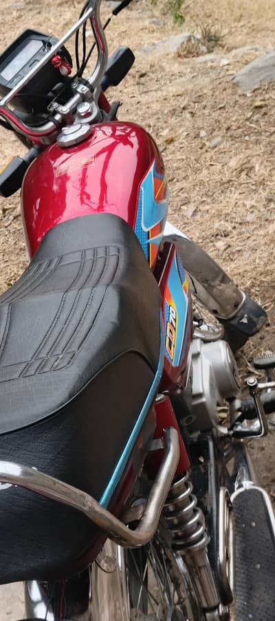 united Bilkul Fresh hy Koi b Kam nahi hy