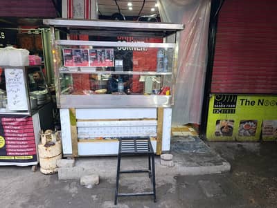 5ft counter for sale urgent. condition new display counter