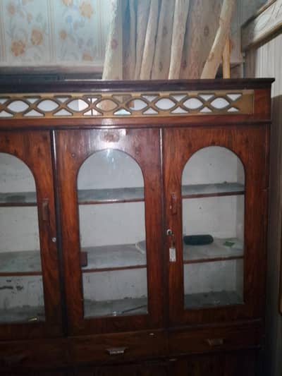 Old fashion Almirah for sale