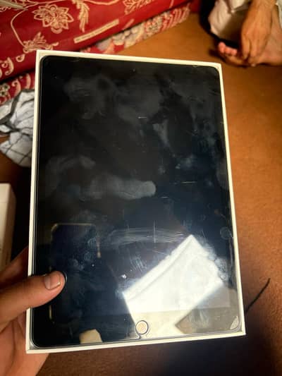ipad 9th generation 64GB   one hand use 10 by 9 condition