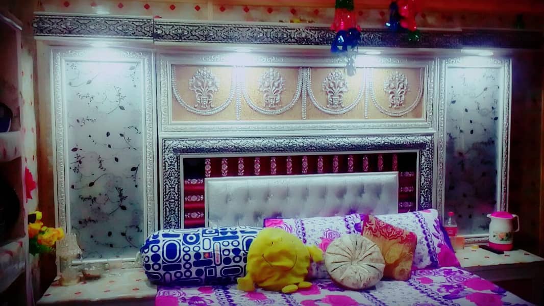 Bed & Dressing table 0