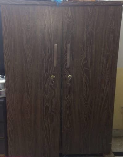 2 door almari in good condition