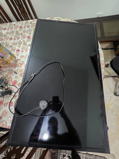 40 inches Samsung TV