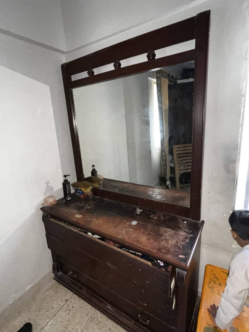 Bed and dressing table 1