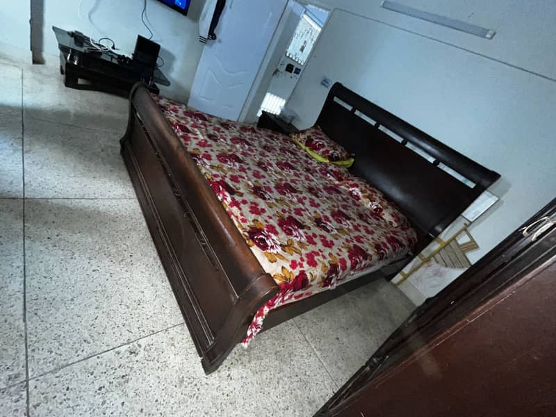 Bed and dressing table 2