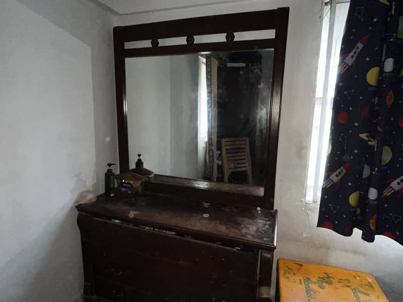 Bed and dressing table 4