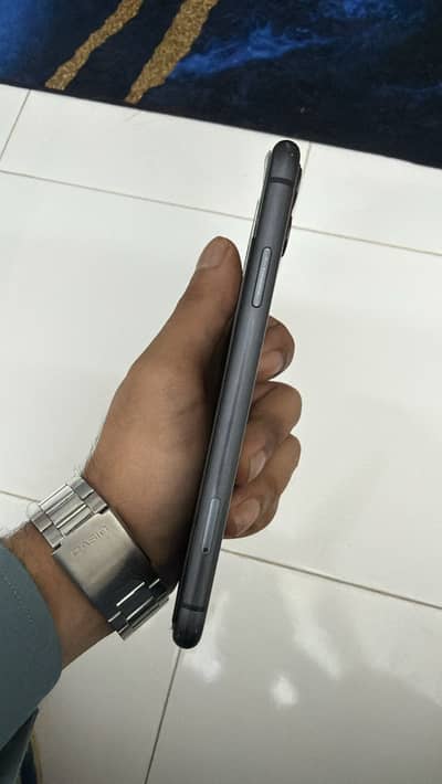 iphone 11 for URGENT sale. NO EXCHANGE