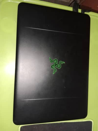 Razer blade corei7 7gen GTX 1060 6gb