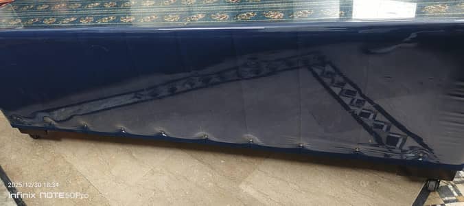 5 sitar sofa 2 table han jo pic me ha zada used nahi ha bilkul ok ha