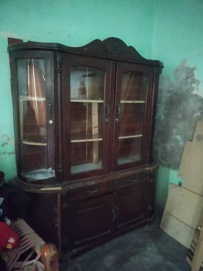 showcase for sale 7/10 condition