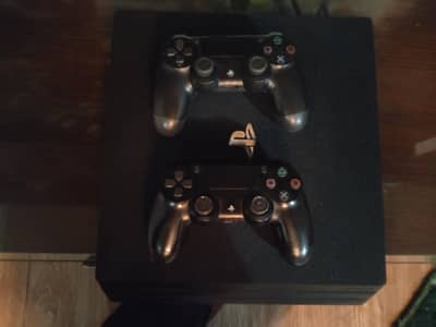 PS4 pro 1 tb jailbreak version 11.02 and 2 controllers