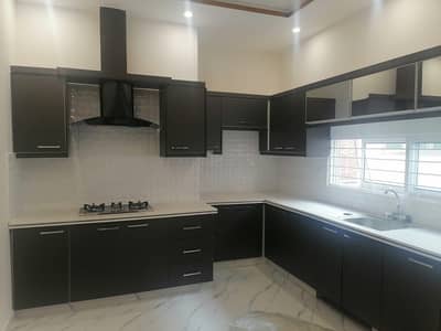 ONE KANAL SINGLE STORY AVAILABLE FOR SALE IN VALENCIA TOWN LAHORE