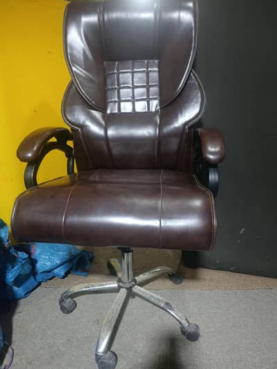 Office executive leather  chair  Call for buy. 03161718533, 0333531447