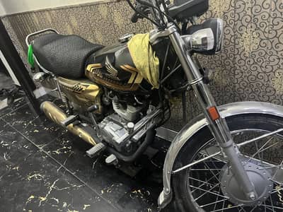 Honda 125s Black Gold