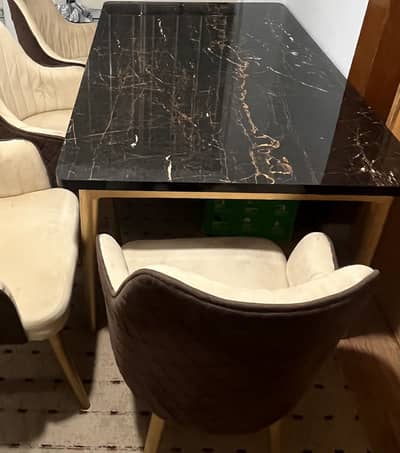 6 seater Dining table