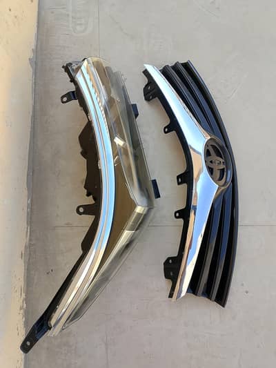 Toyota Corolla right side head light and front grill