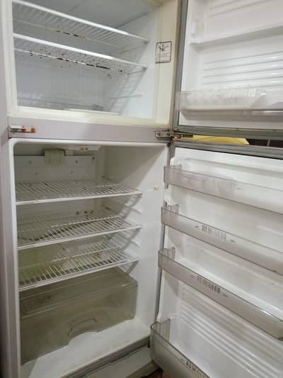 dawalancr fridge in good working condition
