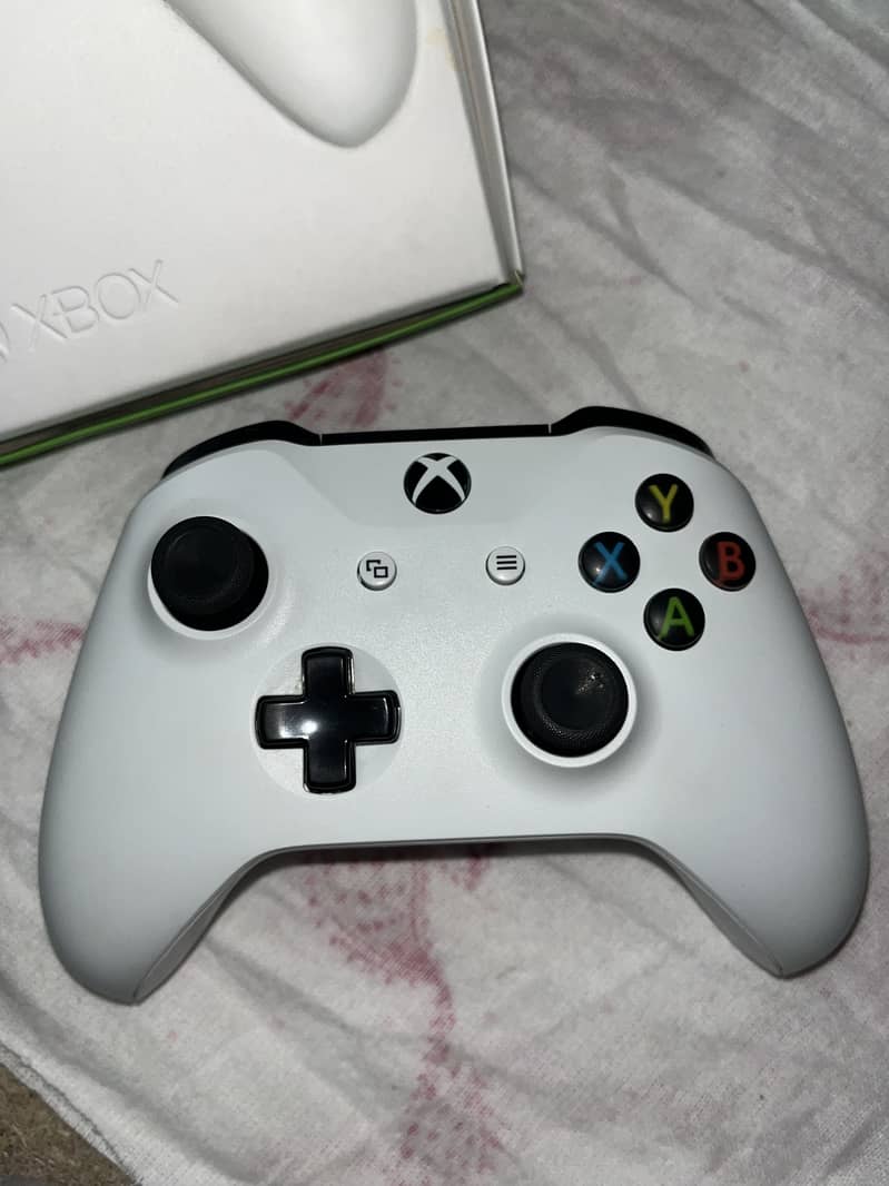 Xbox one s controller 2