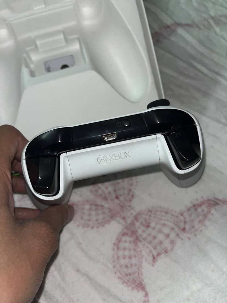 Xbox one s controller 6