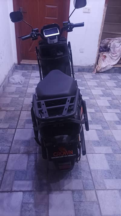 *Crown Flash Electric Scooty – 2025 Model | Brand New Condition*