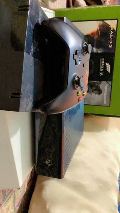 Xbox one 1tb with Box With Box