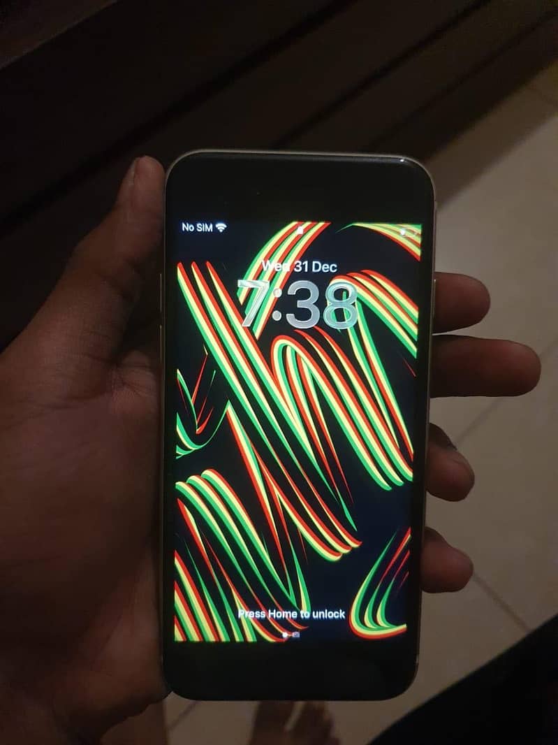 Iphone xe (2022 model ) 3