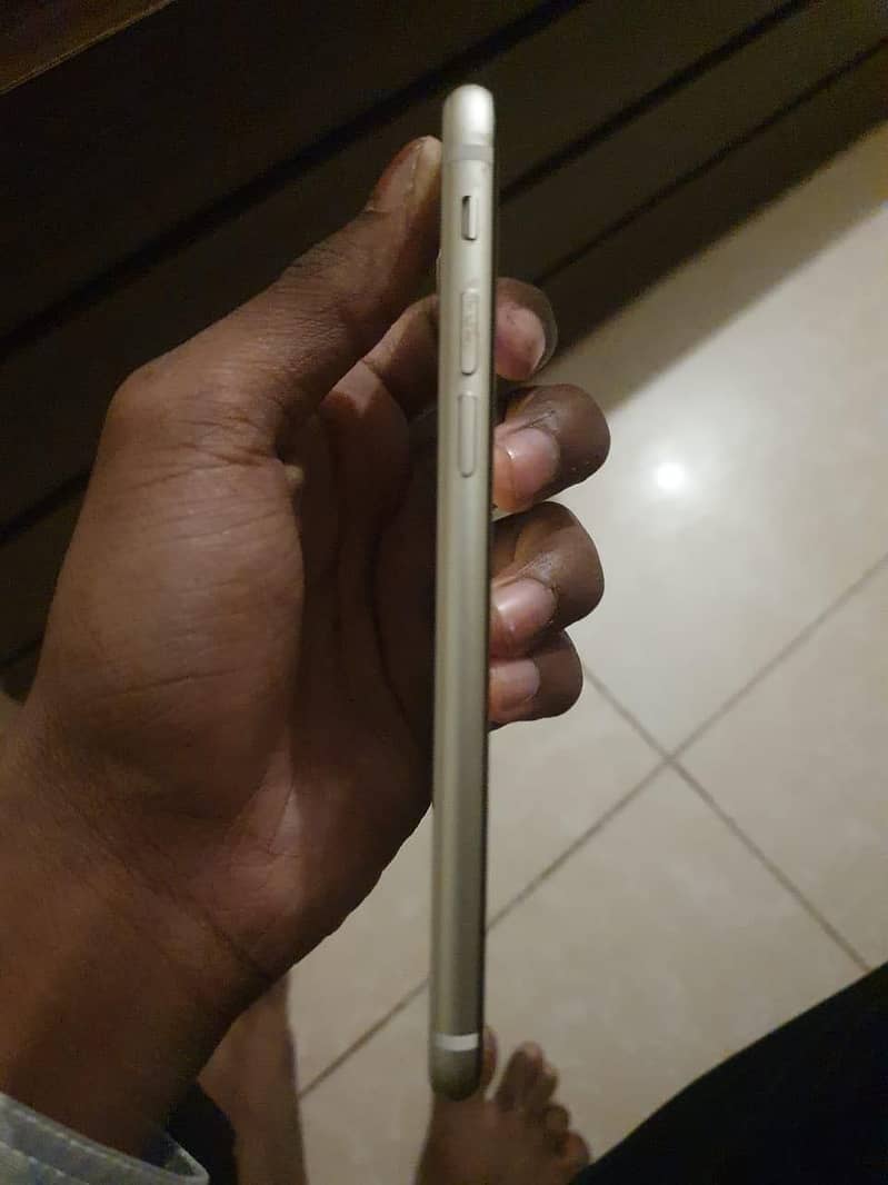 Iphone xe (2022 model ) 6