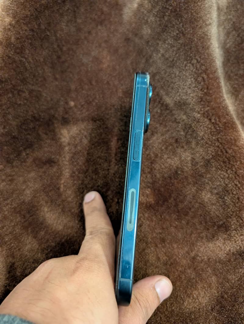 IPhone 15 Pro. Scratchless! 4